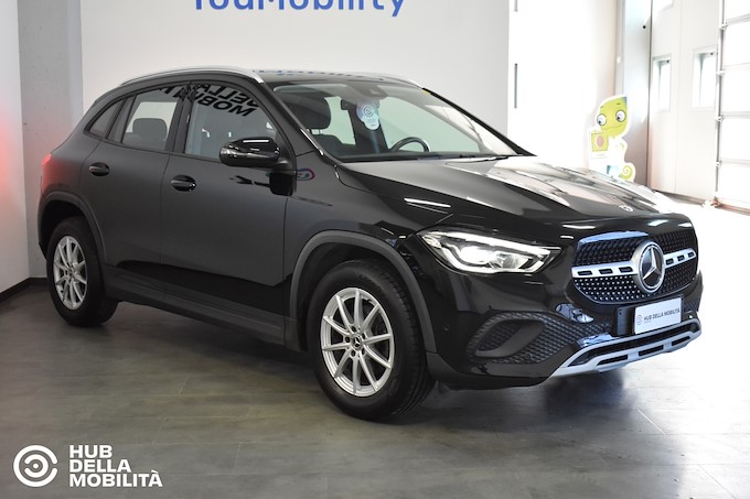 MERCEDES-BENZ GLA 180 Automatic Business Extra